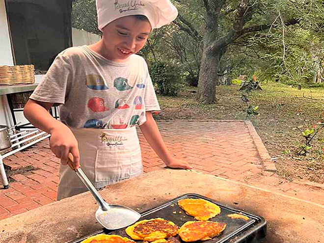 Niño cocinando